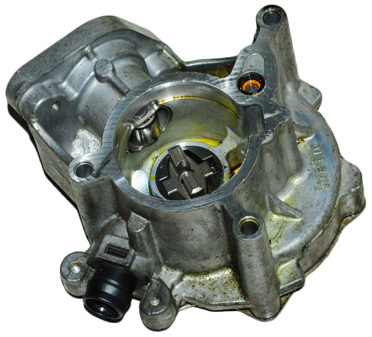 VAG 06K145100B Насос вакуумний