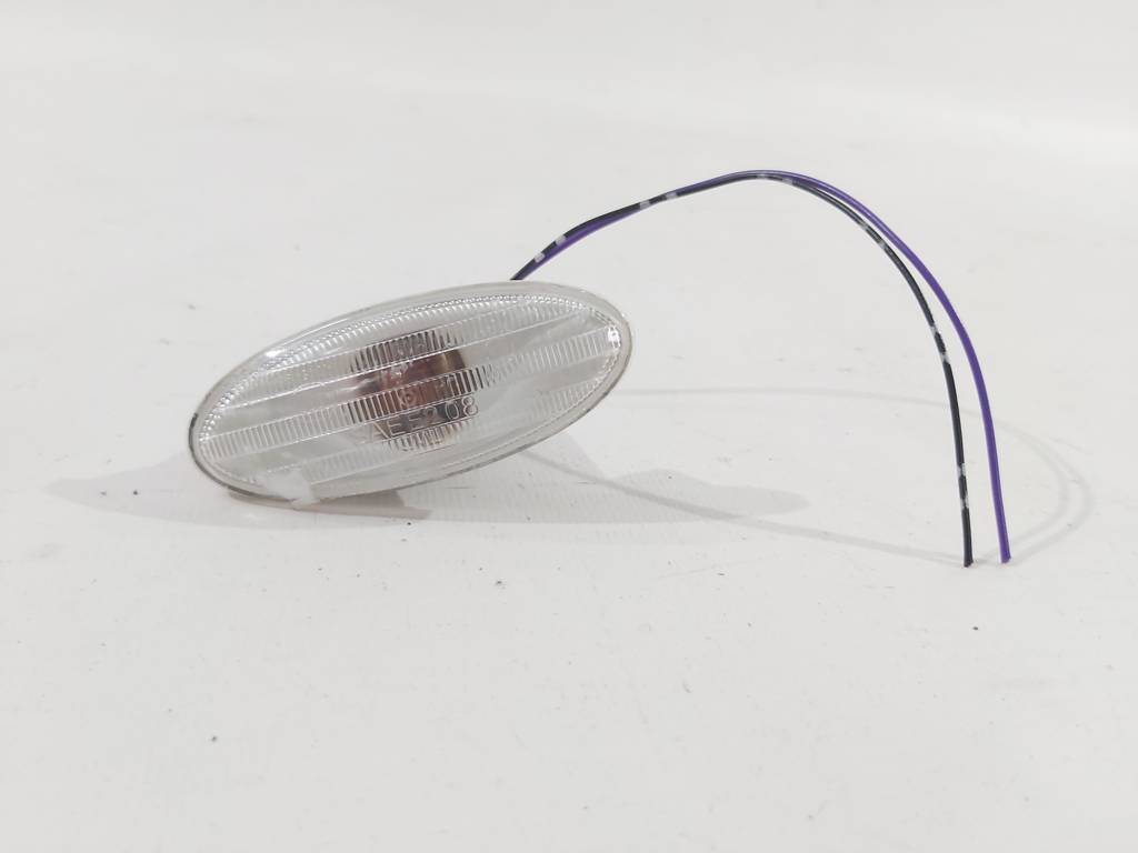 Nissan 261608990A Ліхтар покажчика повороту Nissan 261608990A Ліхтар покажчика повороту