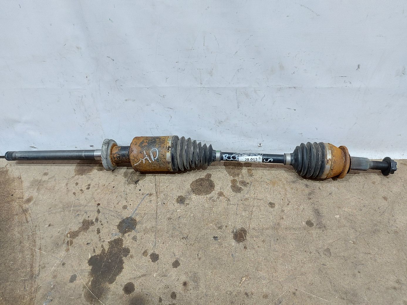 Chrysler 68248719AD Вал приводной