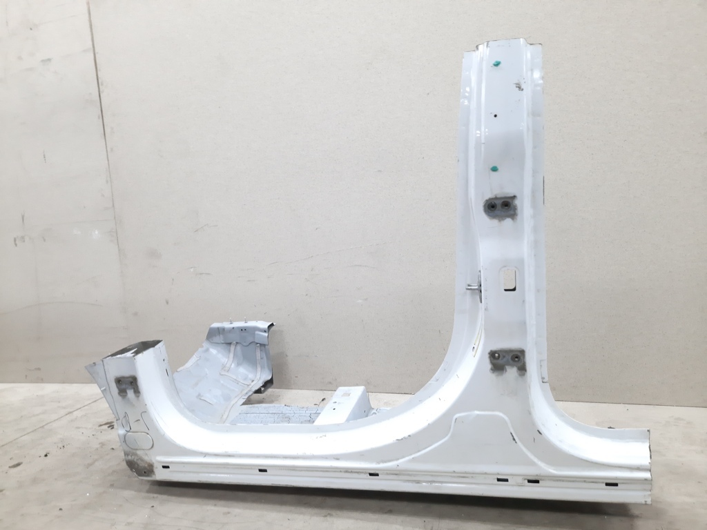 Chrysler 68019177AB Усилитель центральной правой стойки