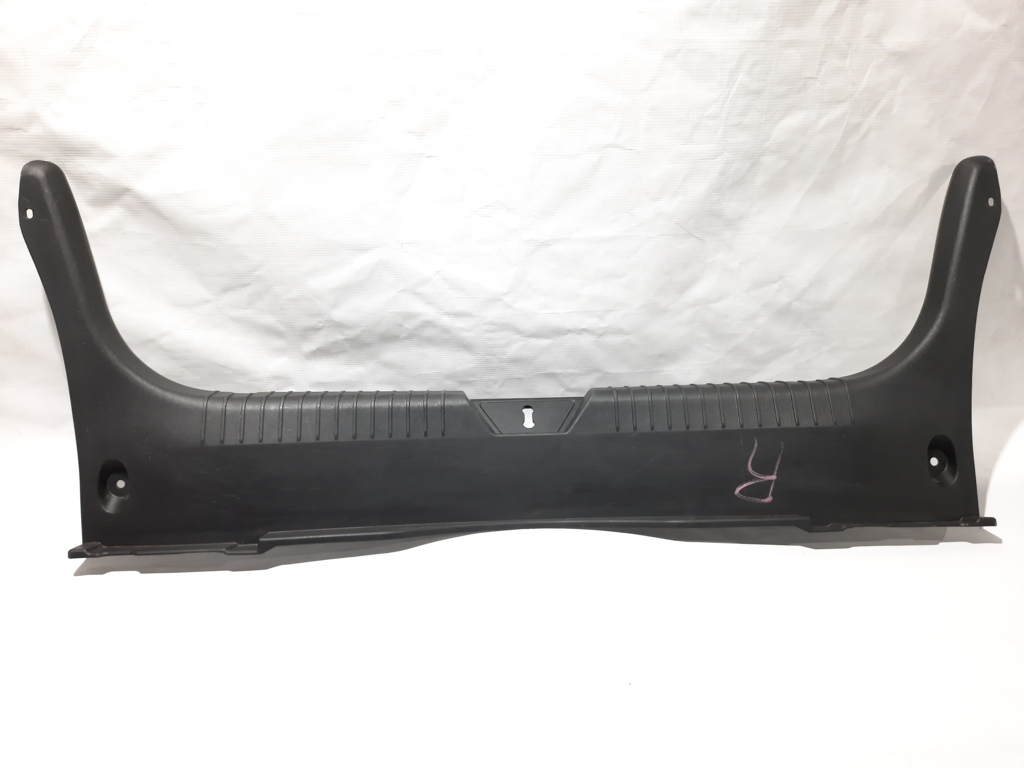 Mazda GHK16889XA Оббивка багажника