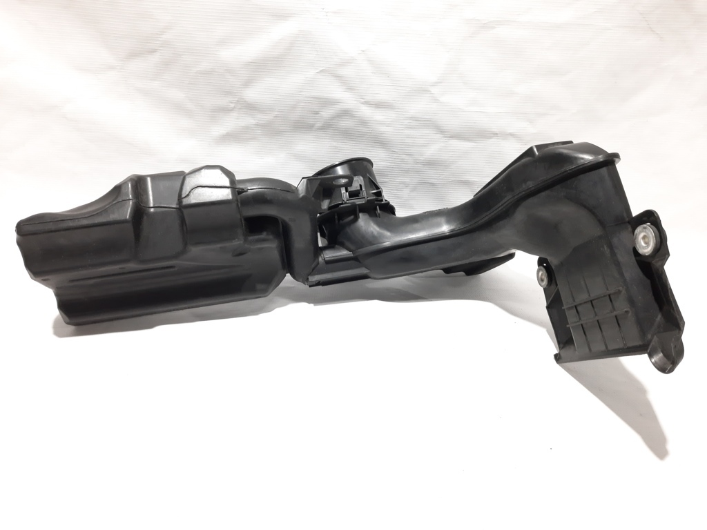 Mazda PY0113200A Воздуховод