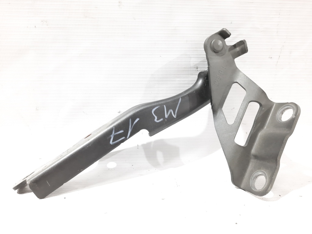 Mazda B45A-52-420A Петля капота