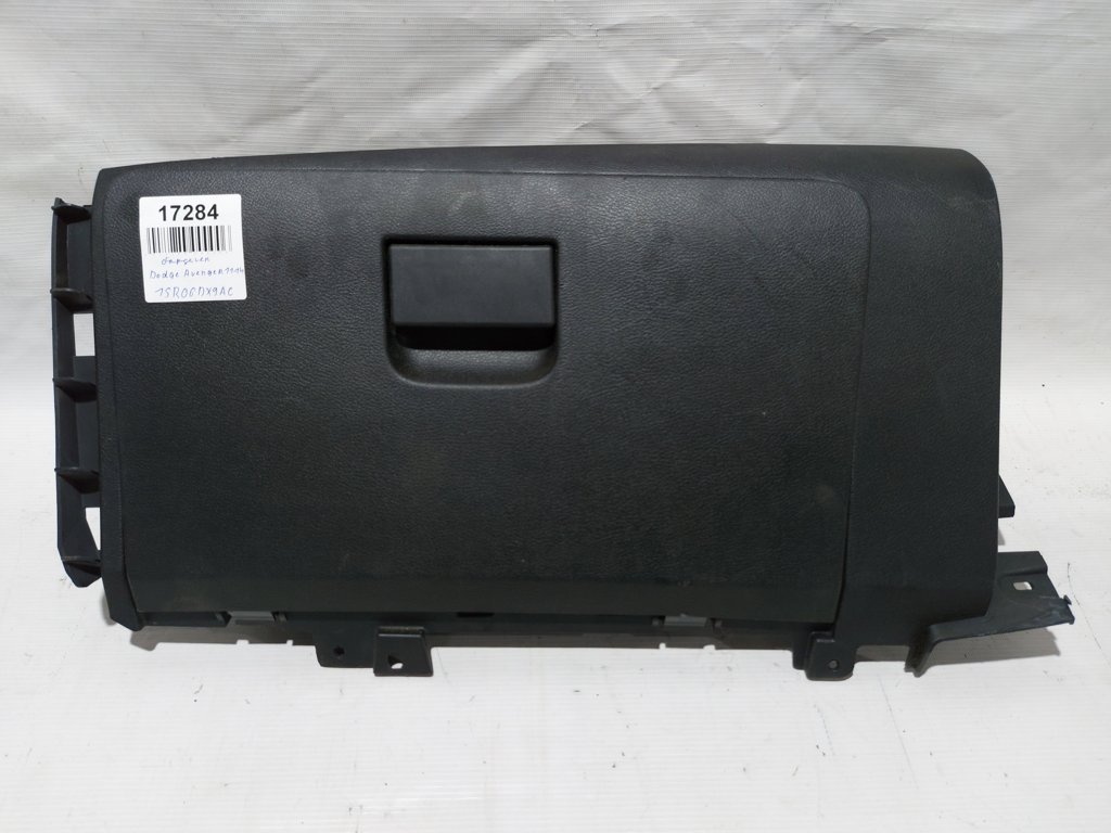 Chrysler 1SR06DX9AC Речовий відсік Chrysler 1SR06DX9AC Речовий відсік