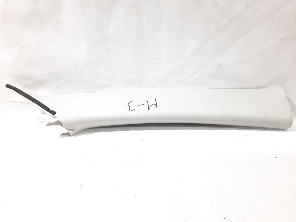 Mazda BHN968160H75 Молдинг стекла лобового