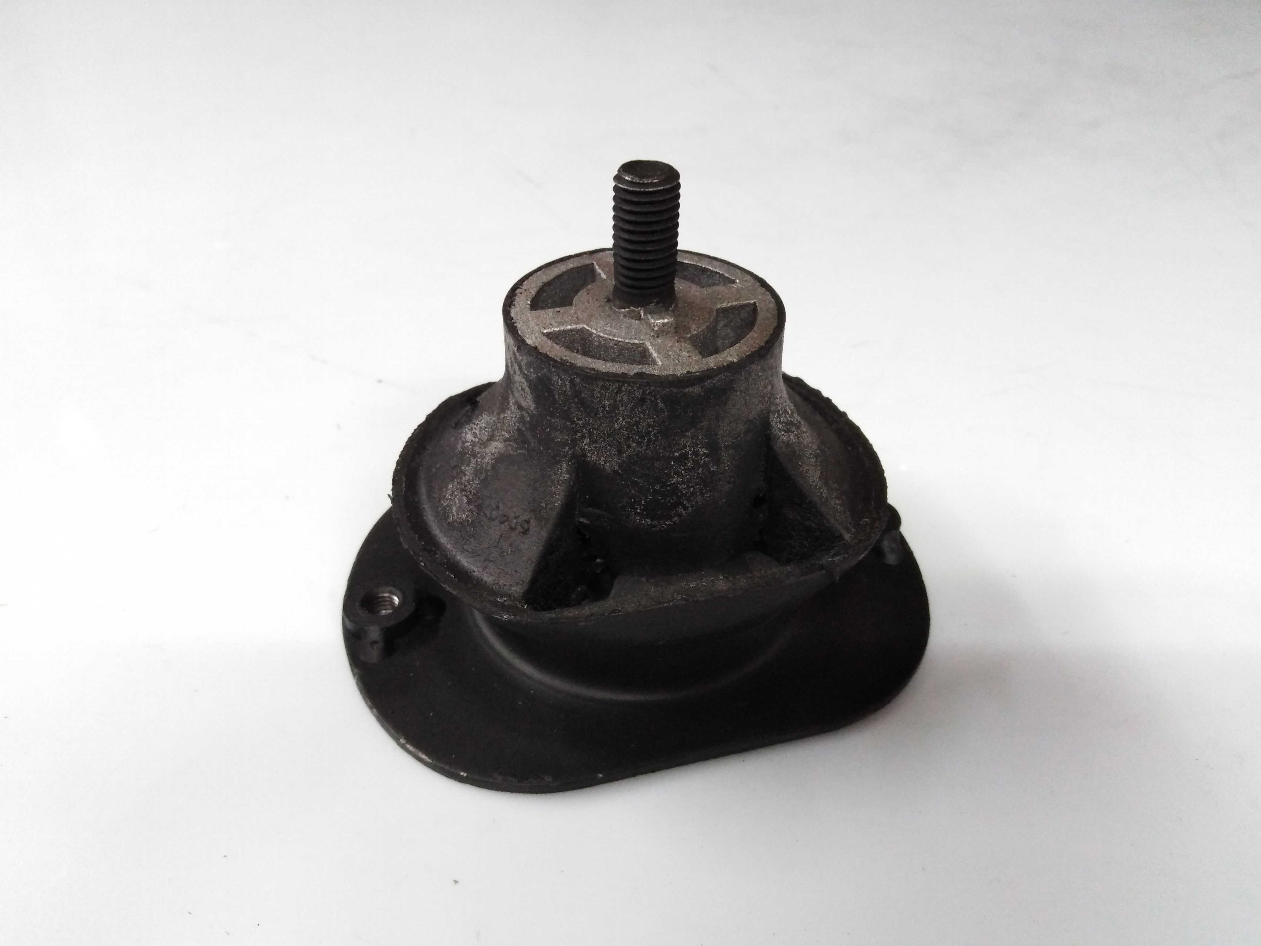 Iveco 504074159 Опора двигуна, КПП