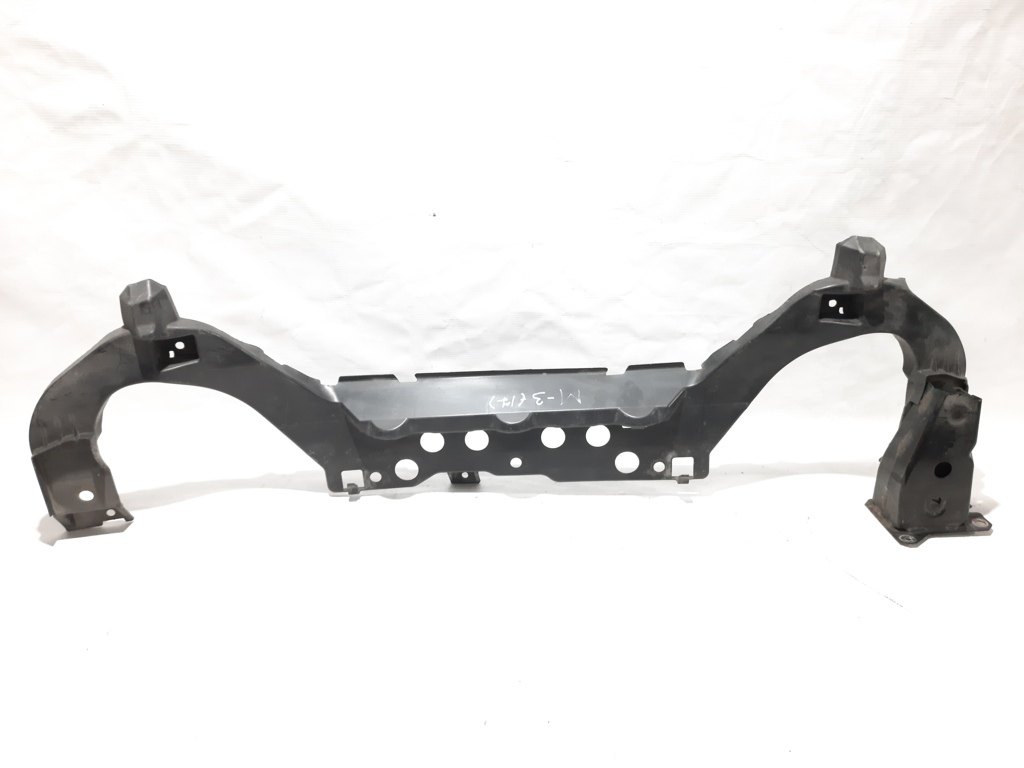 Mazda BJS7500S0 Кронштейн бампера