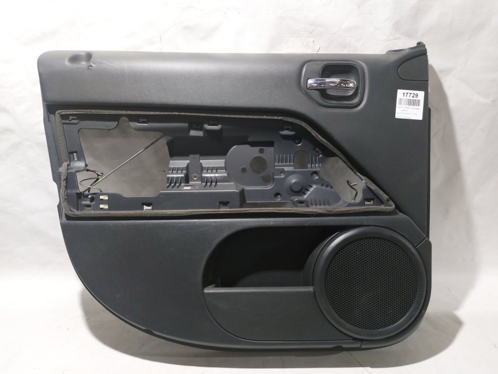 Chrysler 1UC331DVAD Обшивка дверей внутрішня