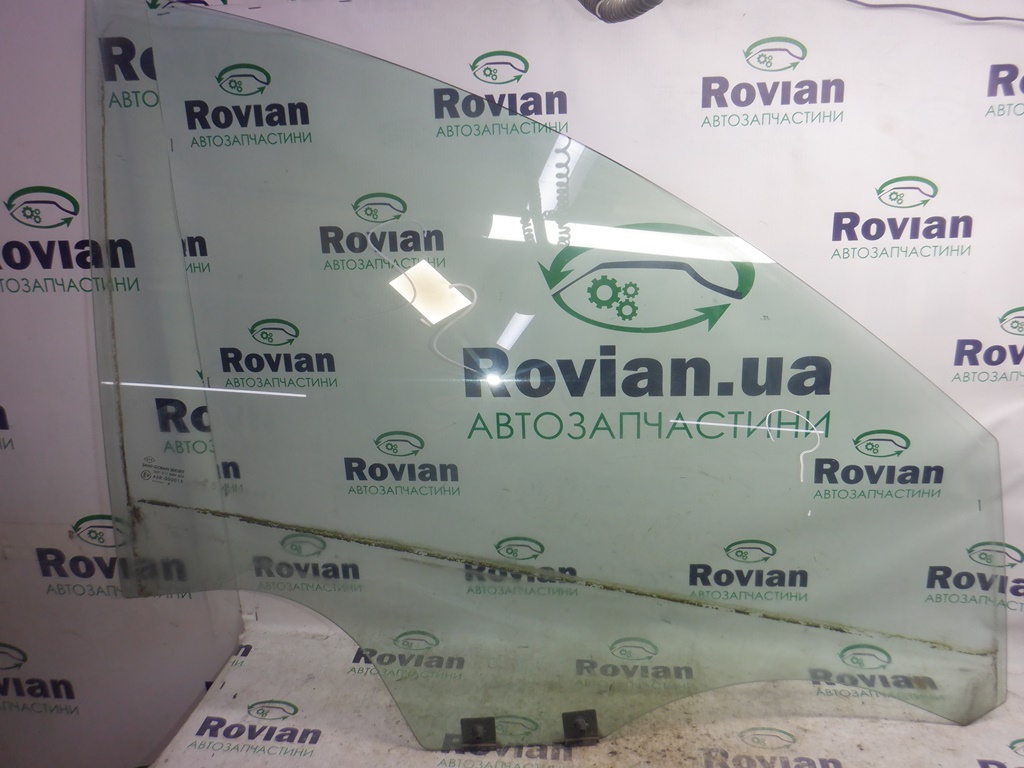 Renault 803004700R Скло бічне