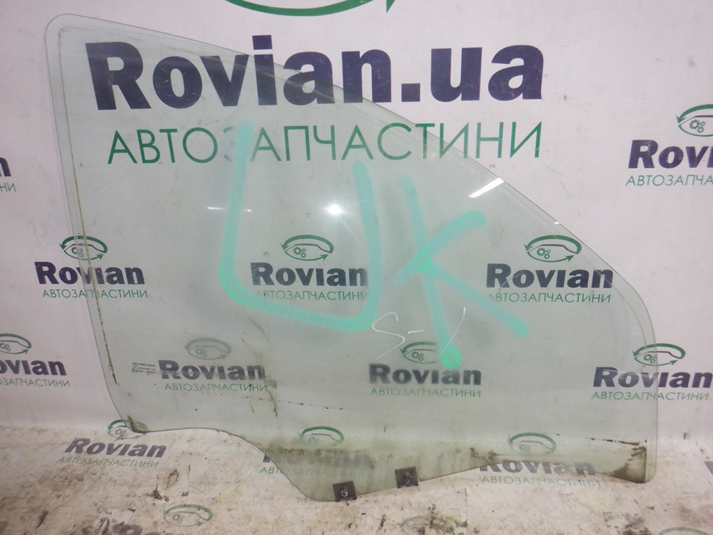 Renault 803008871R Скло бічне