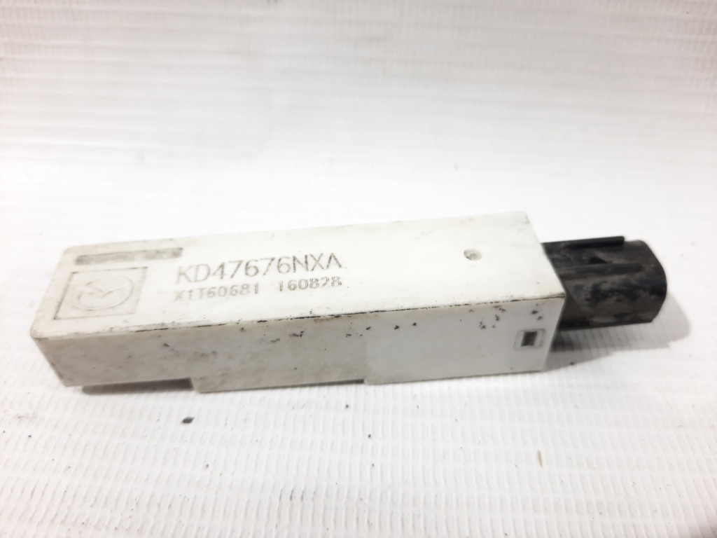 Mazda KD47676NXA Антенна