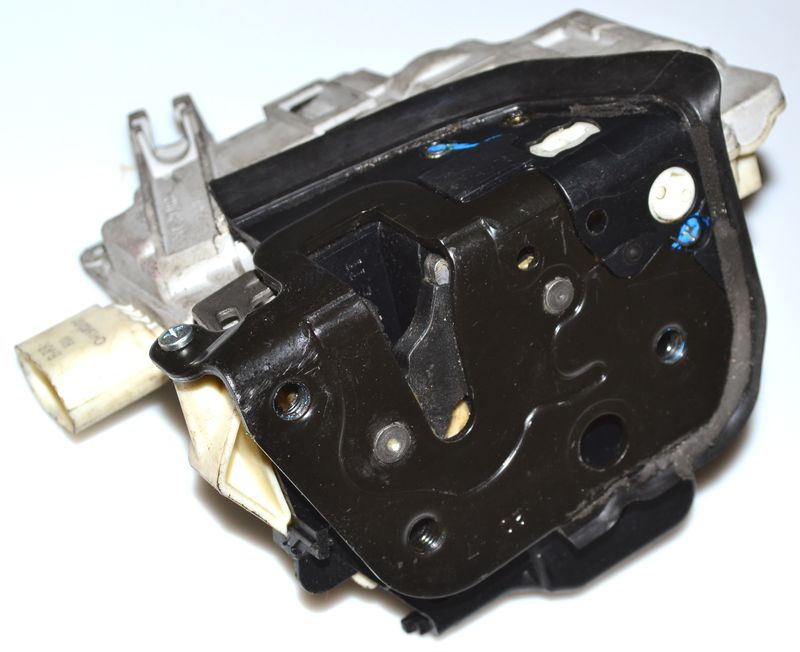 VAG 8E1837016AA Замок дверей