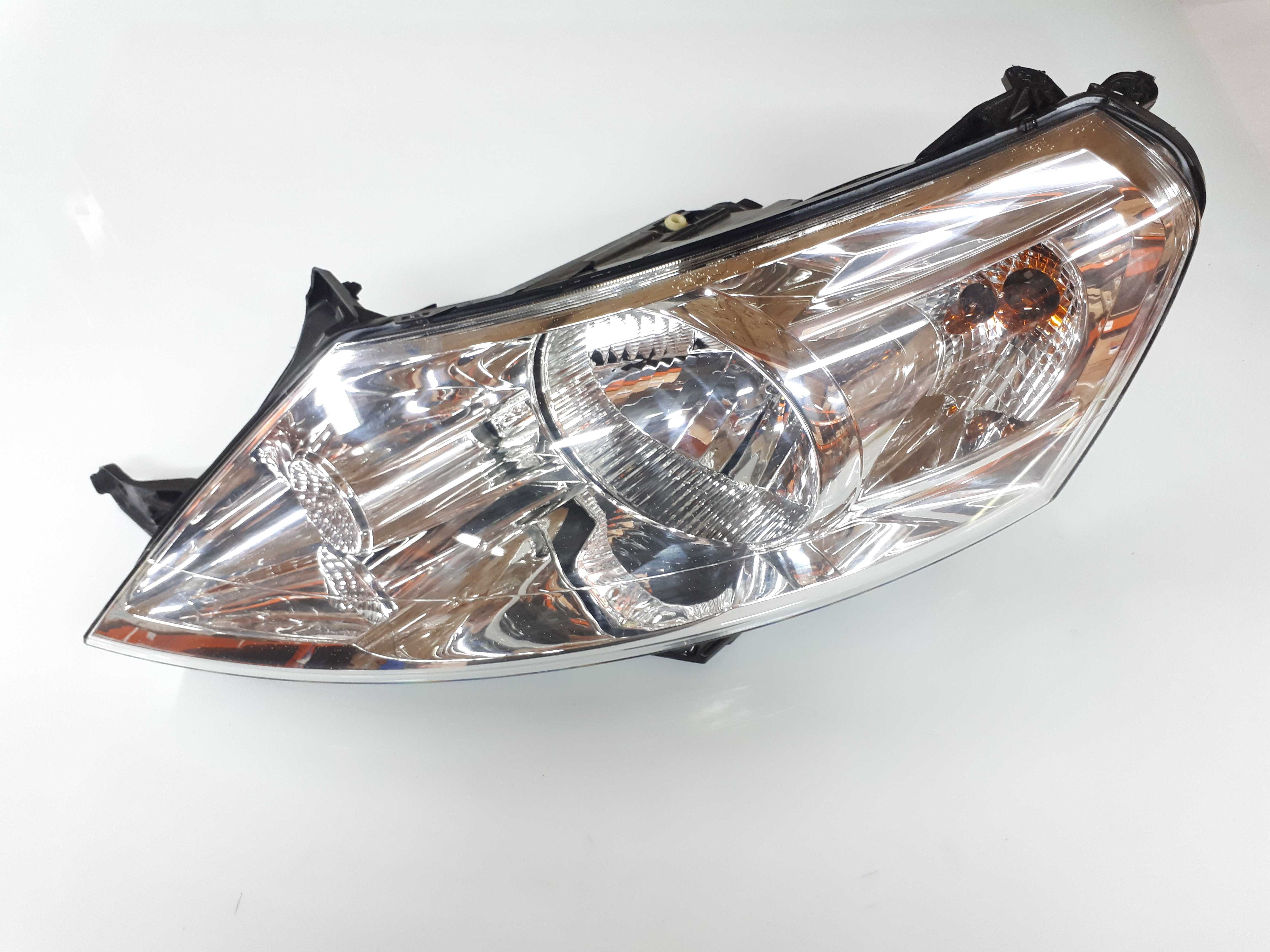 Fiat/Alfa/Lancia 1401368180 Фара основна Fiat/Alfa/Lancia 1401368180 Фара основна