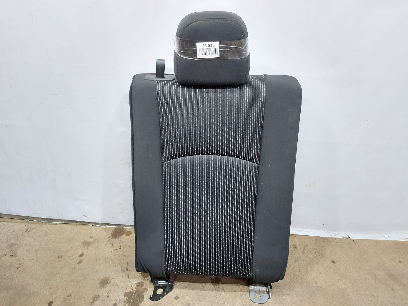 Chrysler 1UN38DX9AA Seat cover rear cushion Chrysler 1UN38DX9AA Seat cover rear cushion