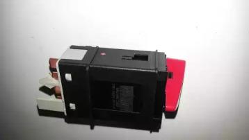 Bugiad BSP24061 Вимикач аварійної сигналізації Bugiad BSP24061 Вимикач аварійної сигналізації