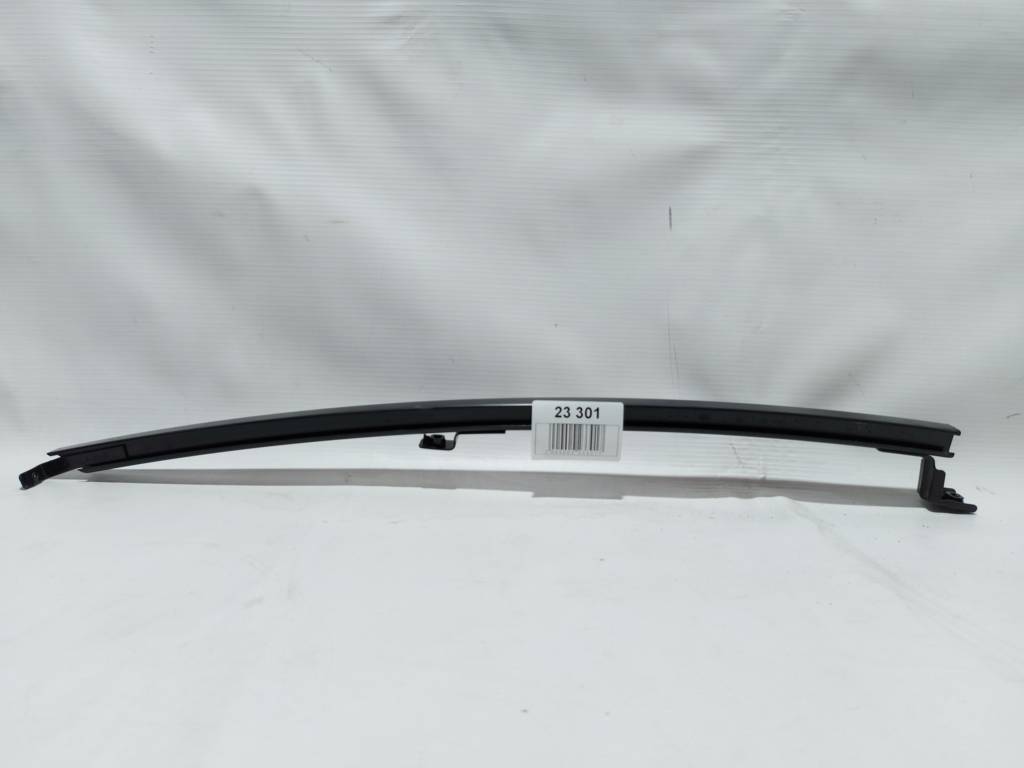 Mazda BHN972602A Уплотнение стыка двери с крышей л зад