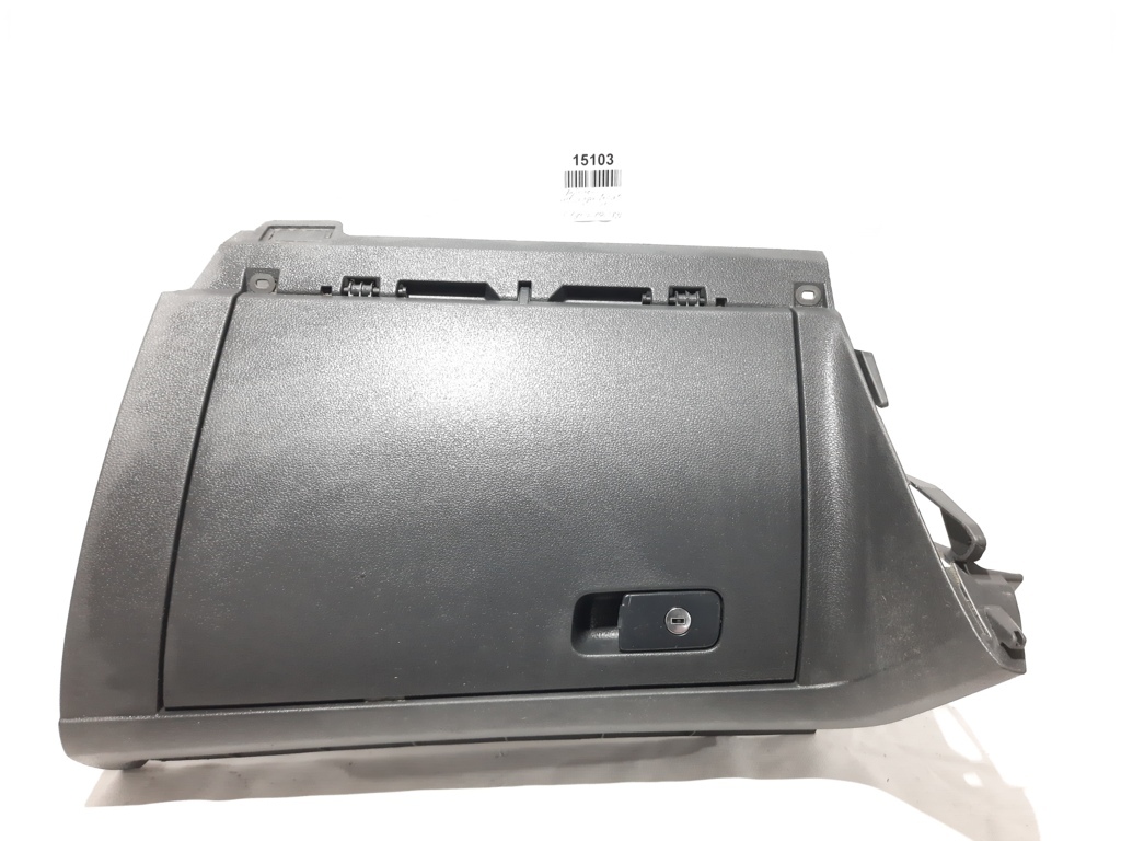 VAG 561857114C 82V Вещевое отделение VAG 561857114C 82V Вещевое отделение