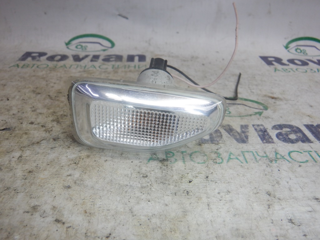 Renault 261601801R Ліхтар покажчика повороту Renault 261601801R Ліхтар покажчика повороту