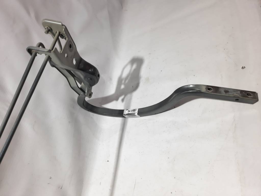 General Motors 23437692 Петля багажника	