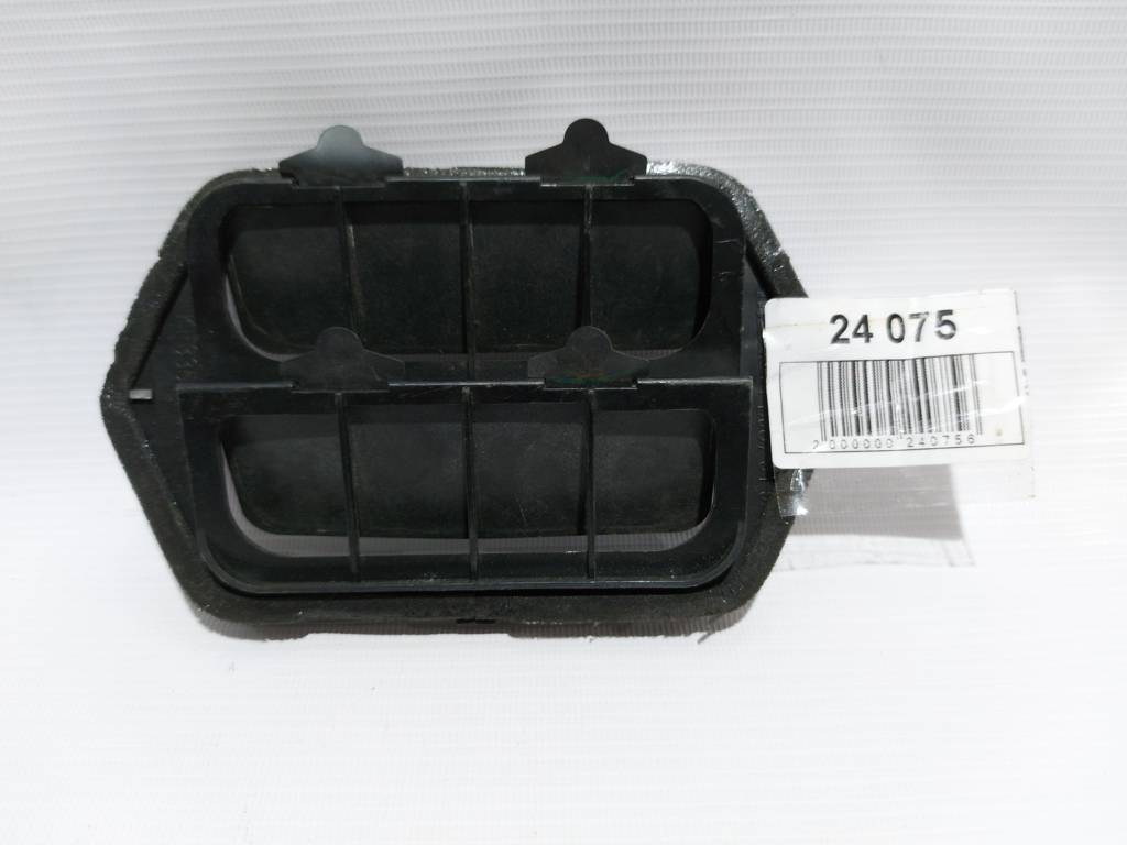 Mazda BJS751920 Решетка бампера переднего