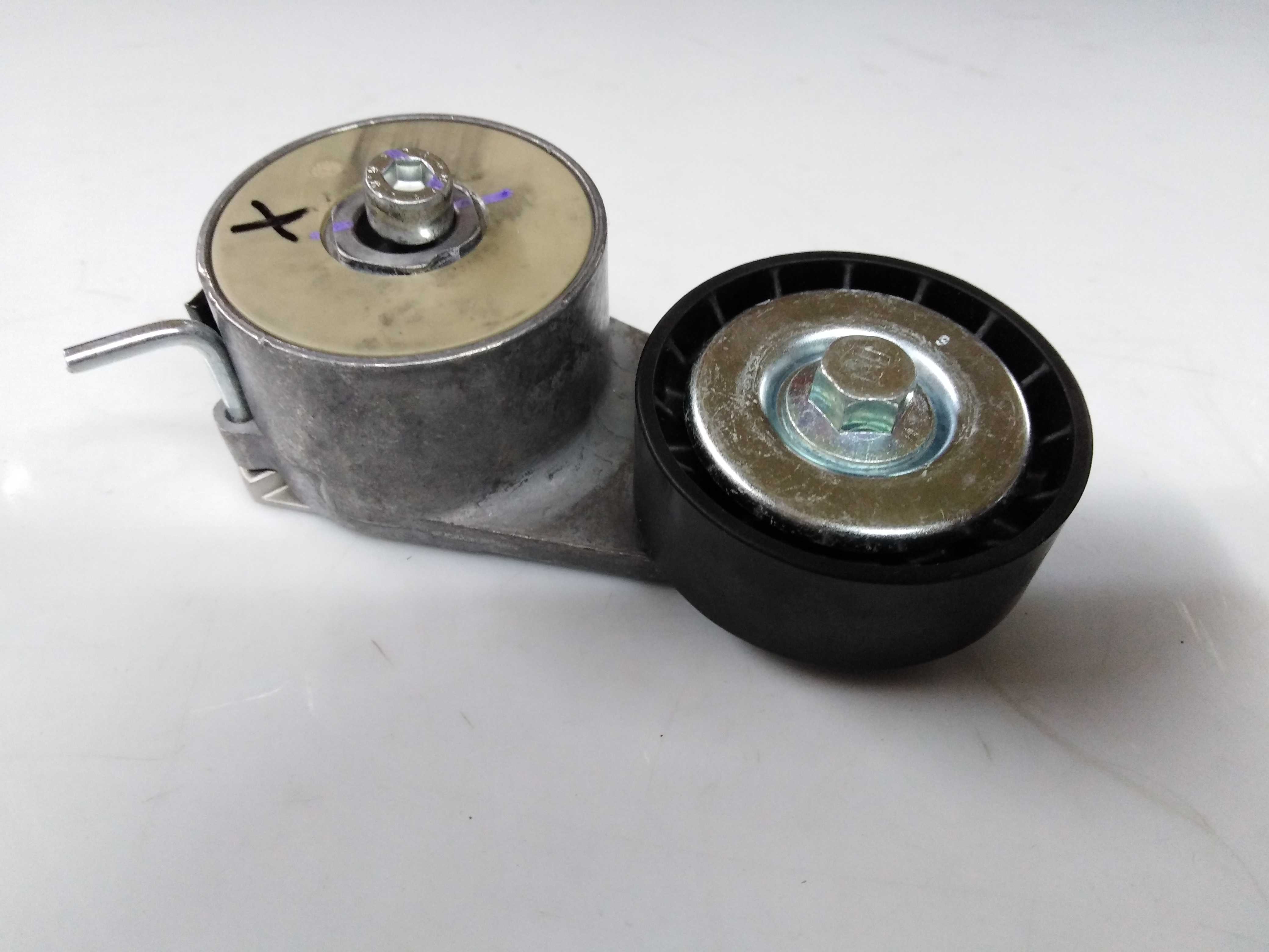 Fiat/Alfa/Lancia 55195023 Натягувач ременя поліклинового Fiat/Alfa/Lancia 55195023 Натягувач ременя поліклинового
