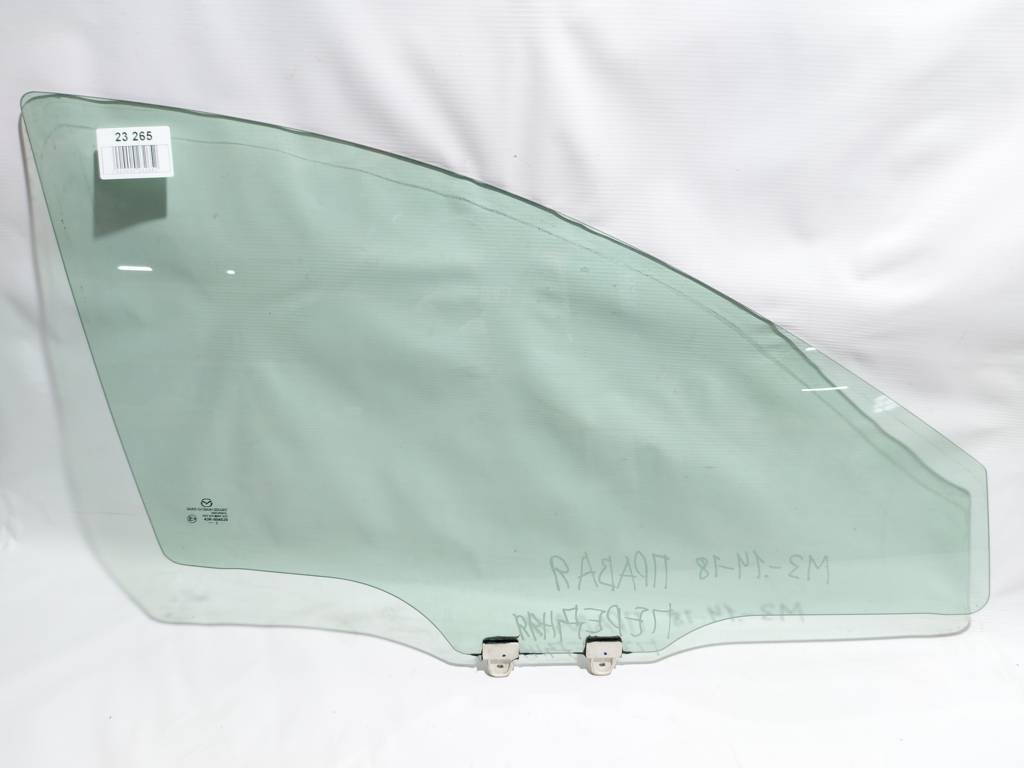Mazda BJS758510 Стекло боковое