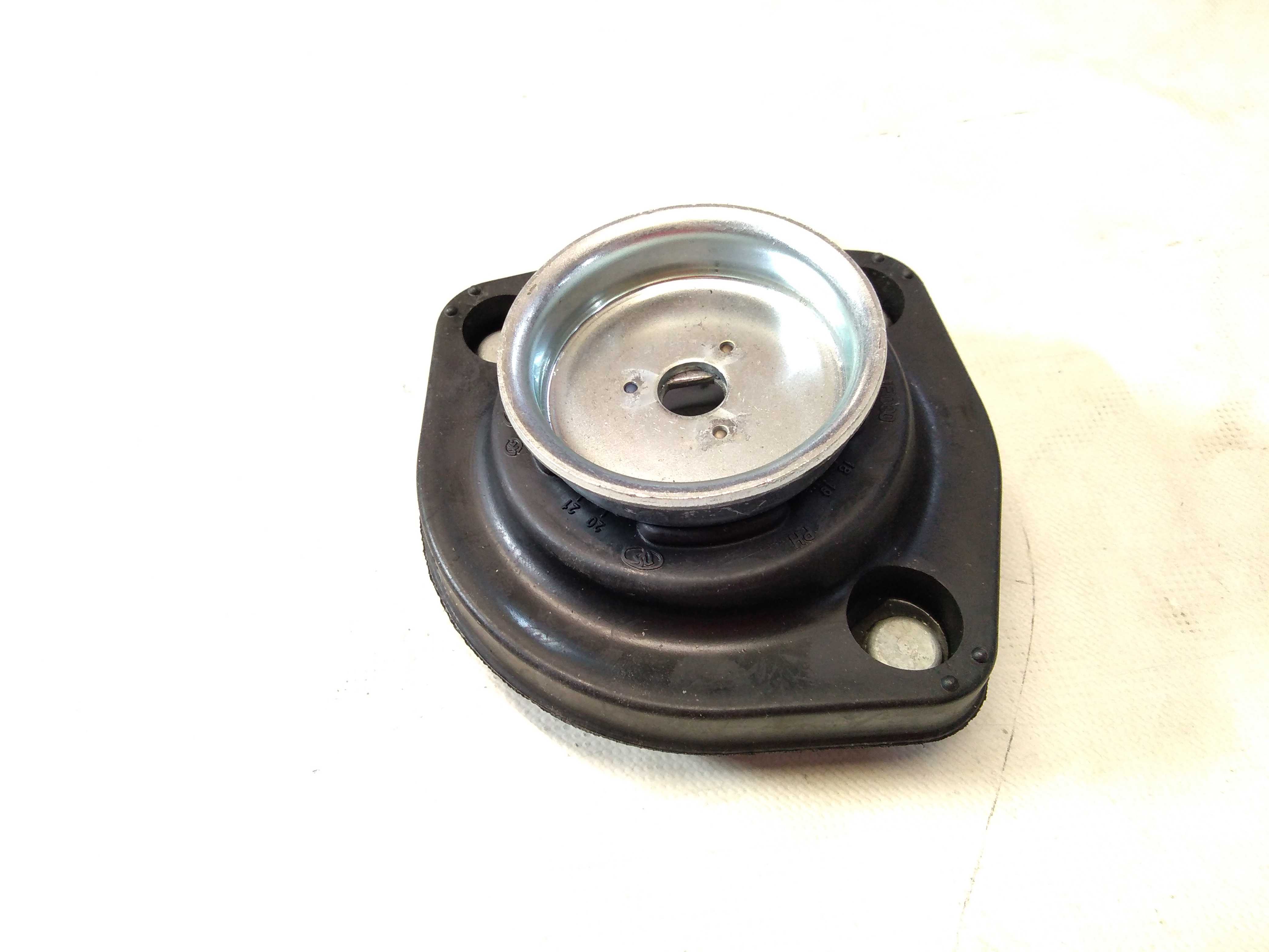 Hyundai/Kia 553101F000 Опора стійки амортизатора