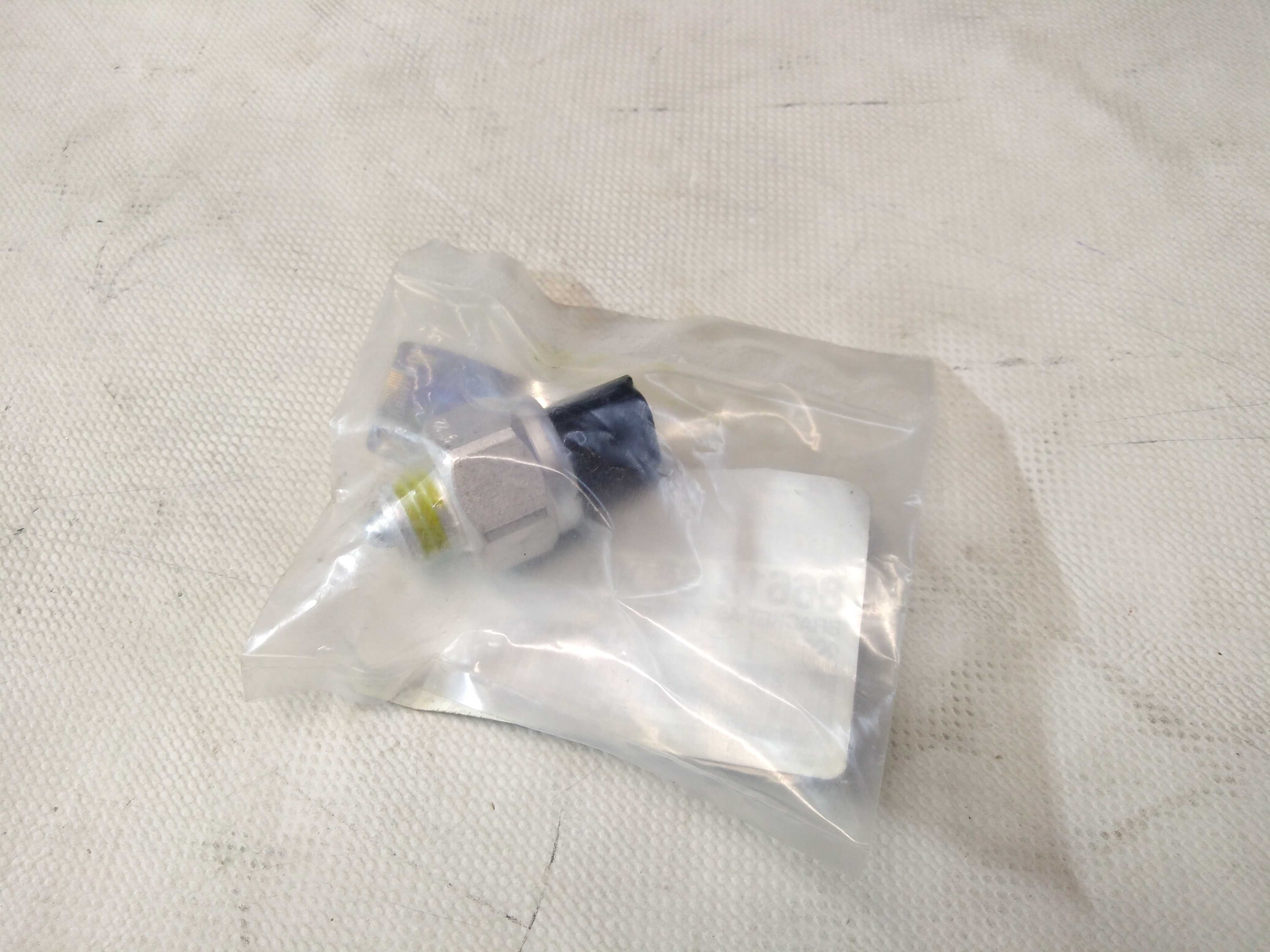 Hyundai/Kia 9386049600 Вимикач світла заднього ходу