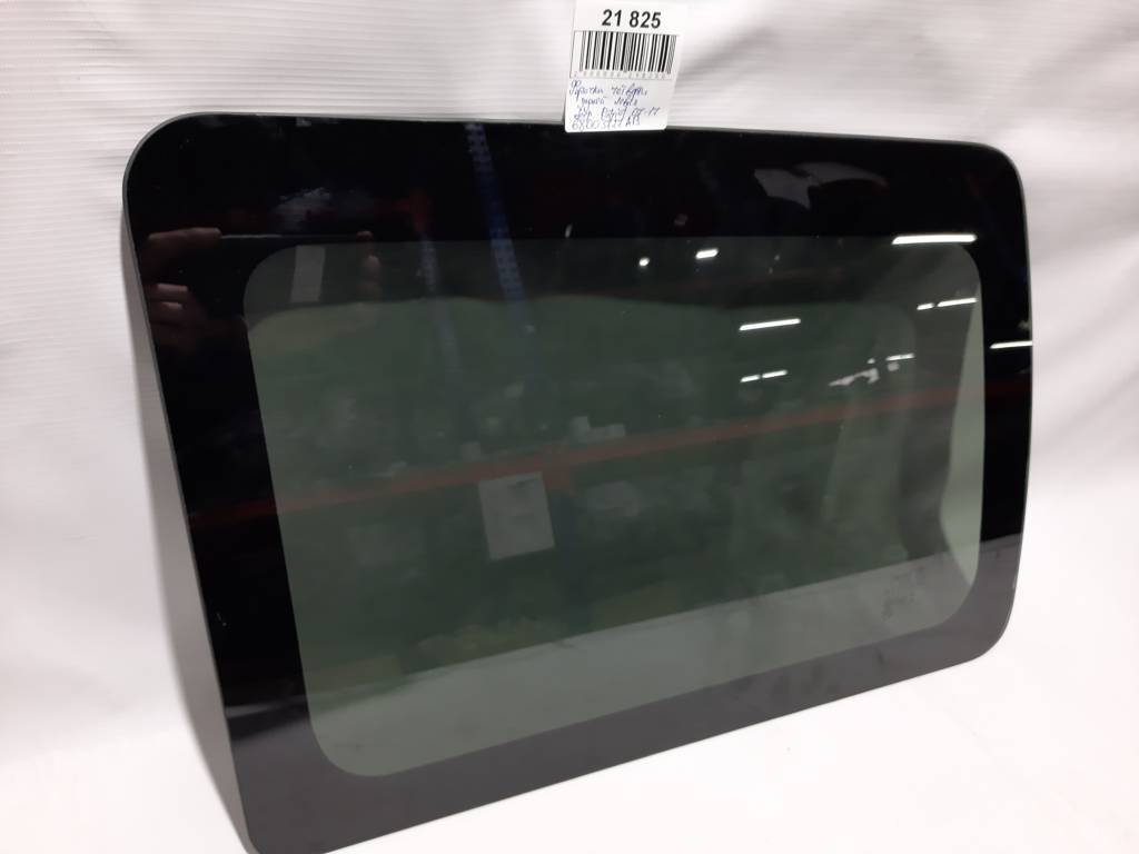 Chrysler 68003727AB Стекло боковое