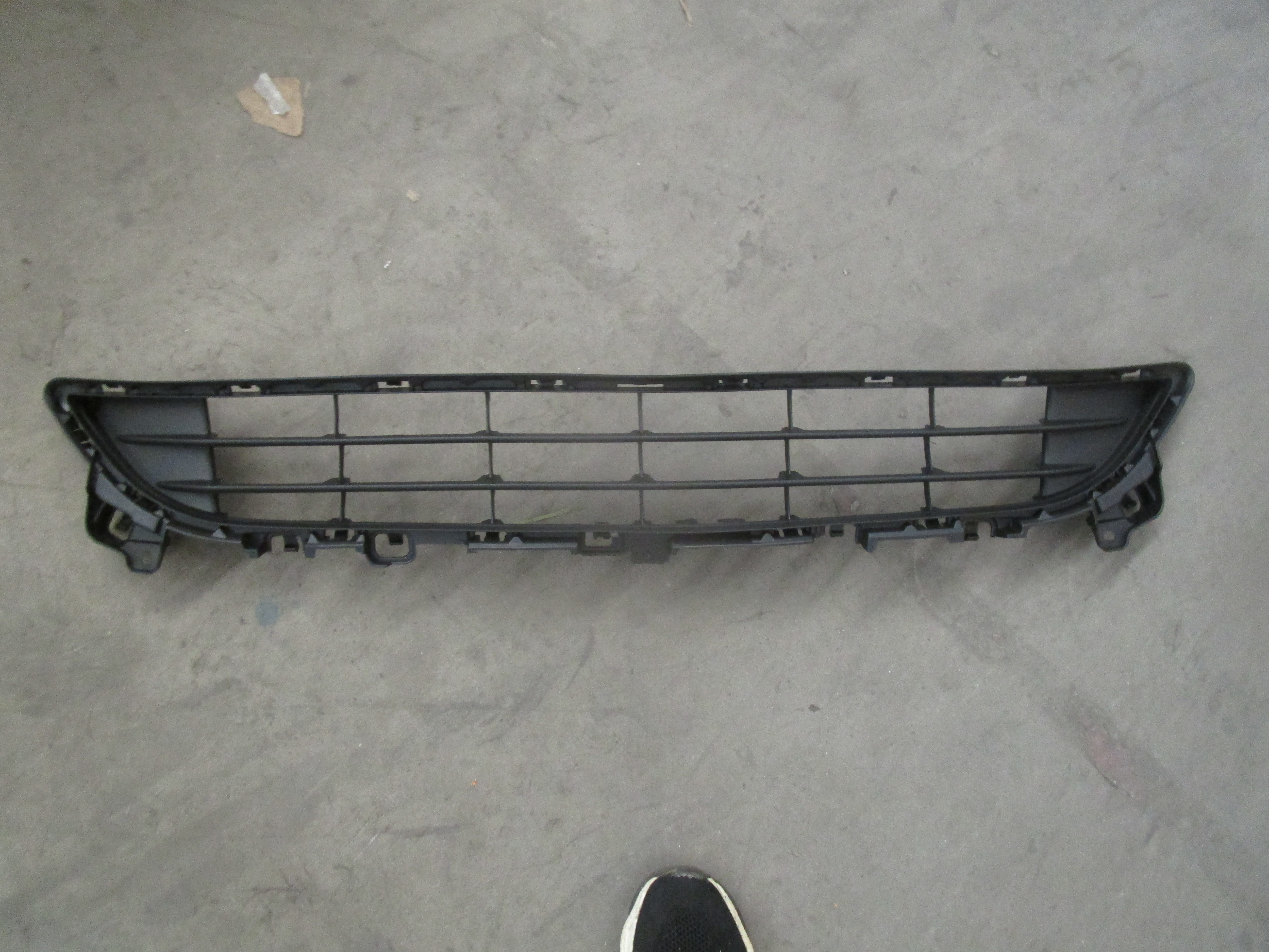 Mazda GJR9-50-1T1A Решетка бампера переднего