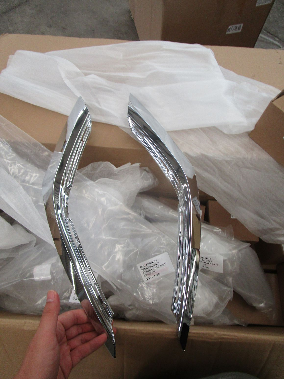 Mitsubishi 6407A143 Накладка бампера