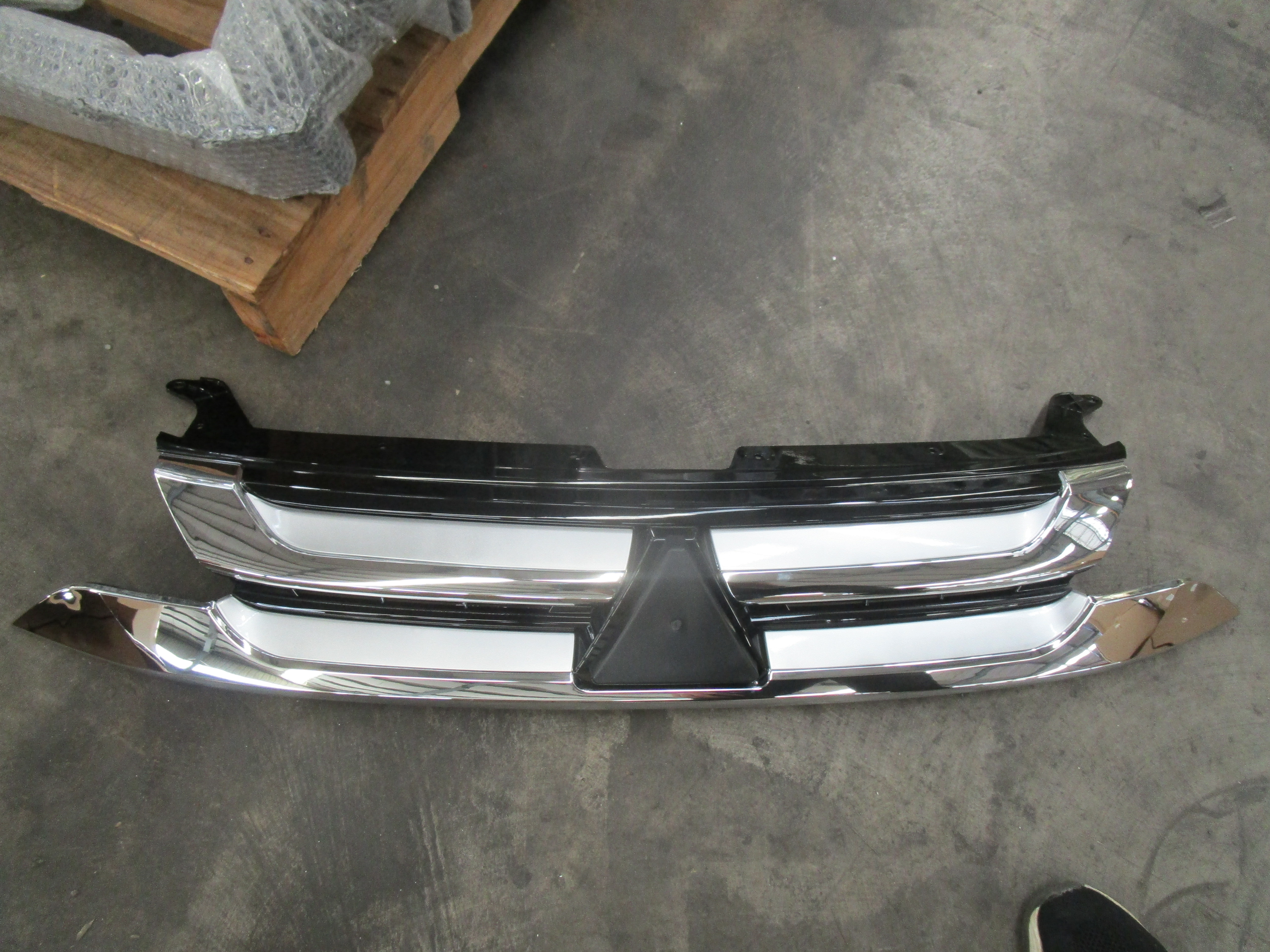 Mitsubishi 7450A967 Решітка радіатора