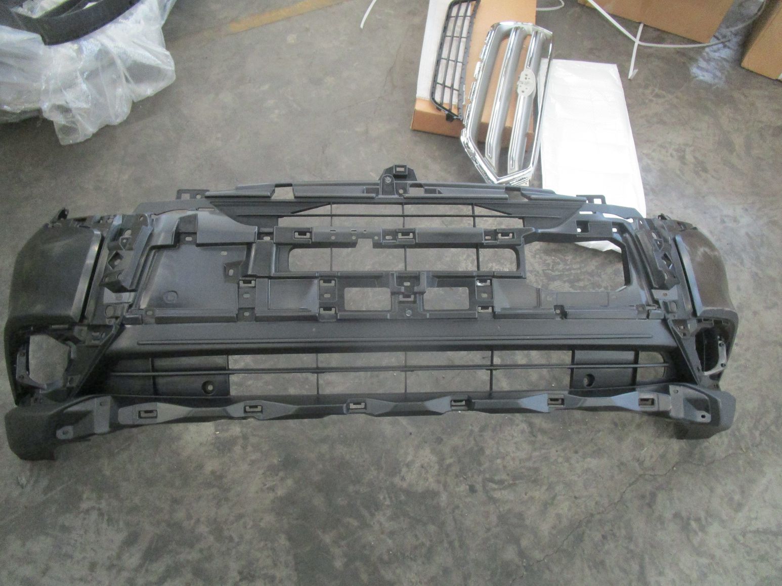 Mitsubishi 6400K114 Bumper cover assy