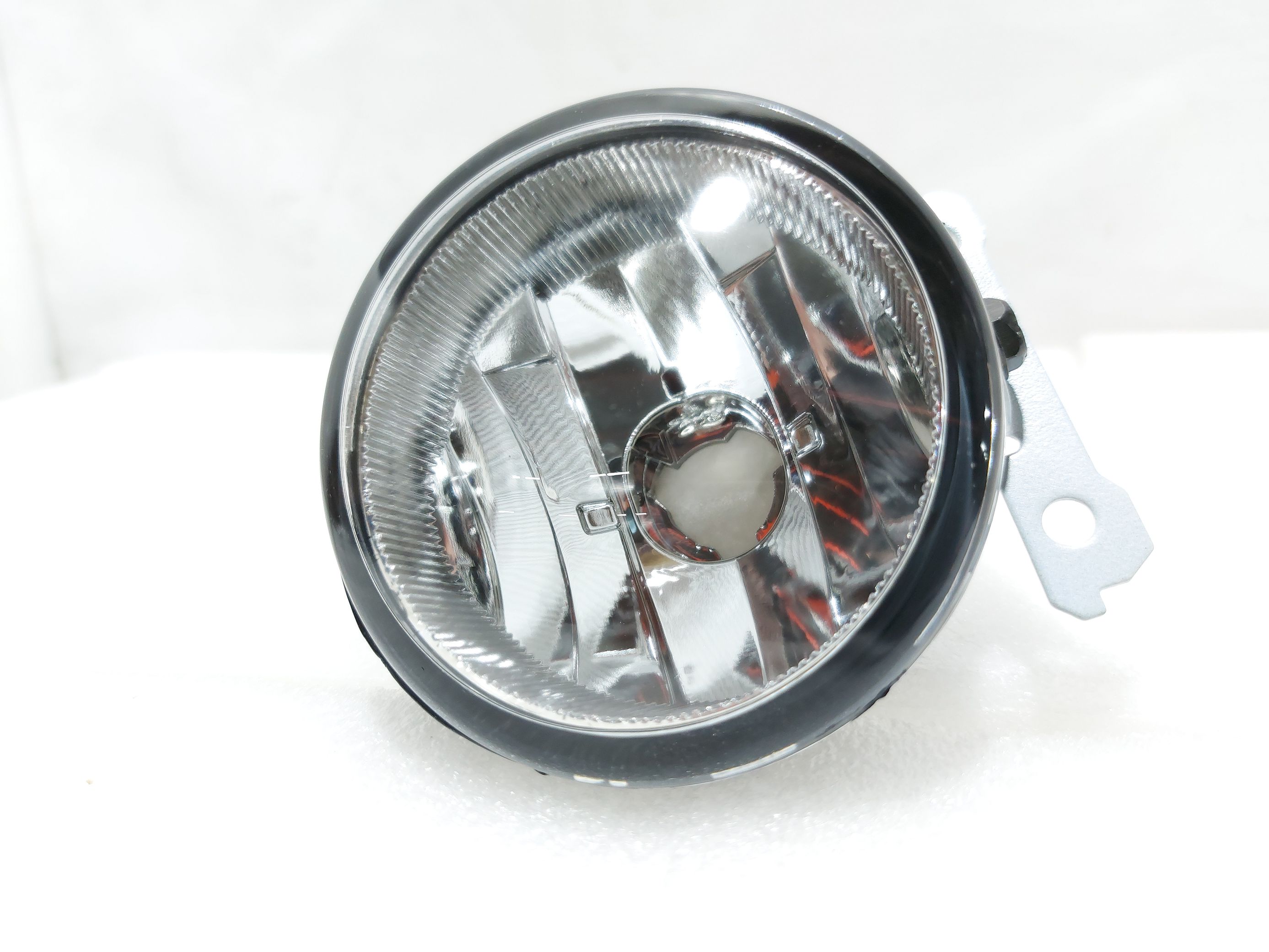 Mitsubishi 8321A669 Фара протитуманна