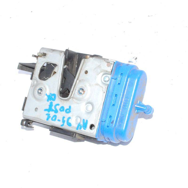 VAG 8D0839016A Замок двери VAG 8D0839016A Замок двери