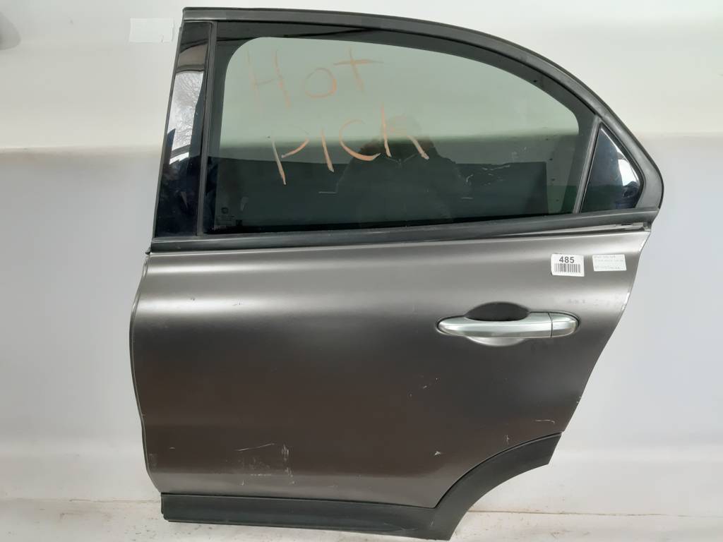 Honda 68329360AA Двері