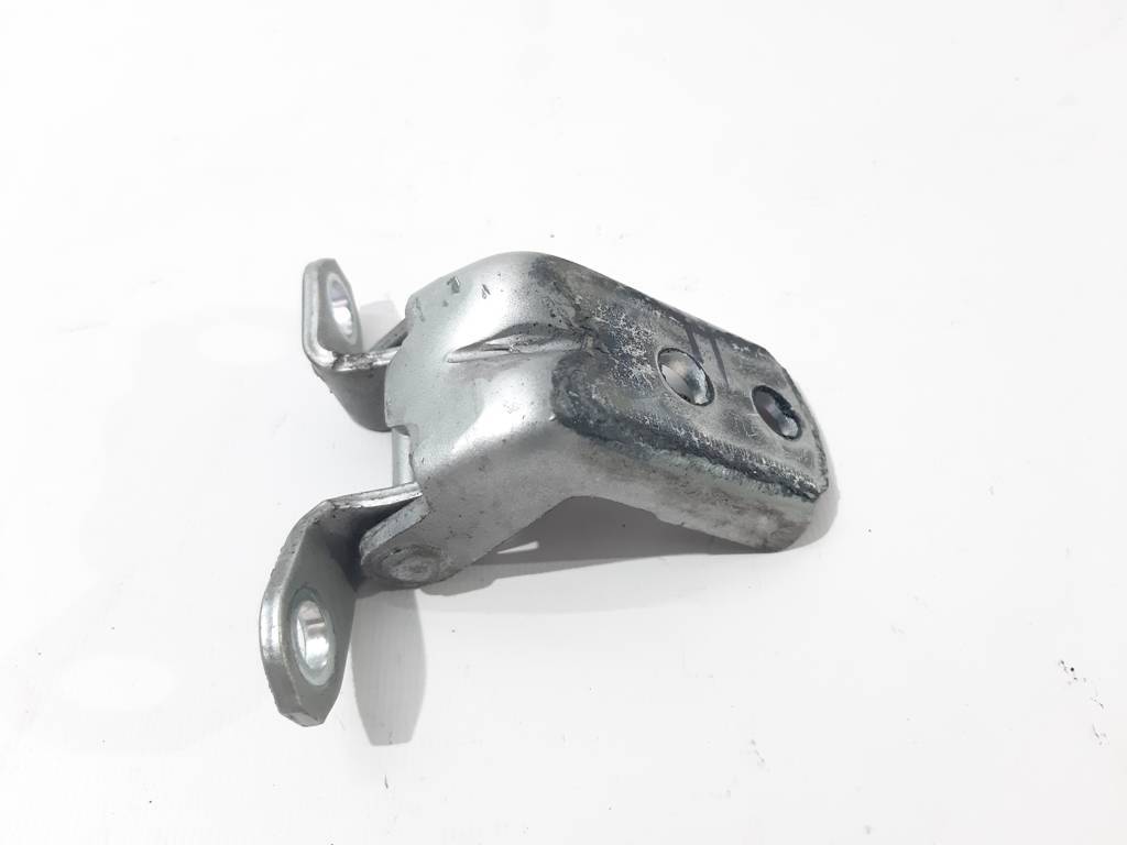 Nissan 824214P00A Петля двери