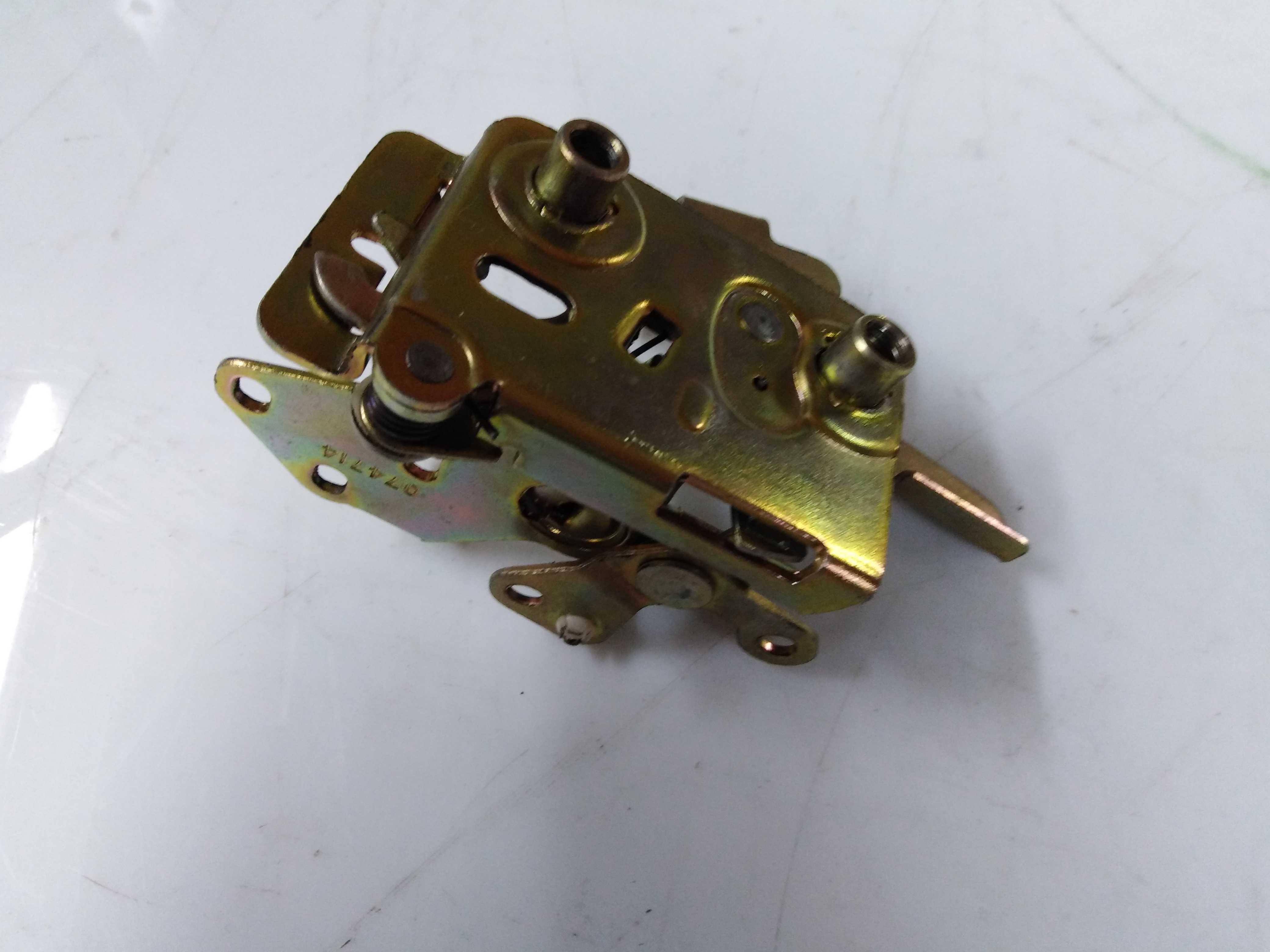 Iveco 9392 4714 Замок дверей