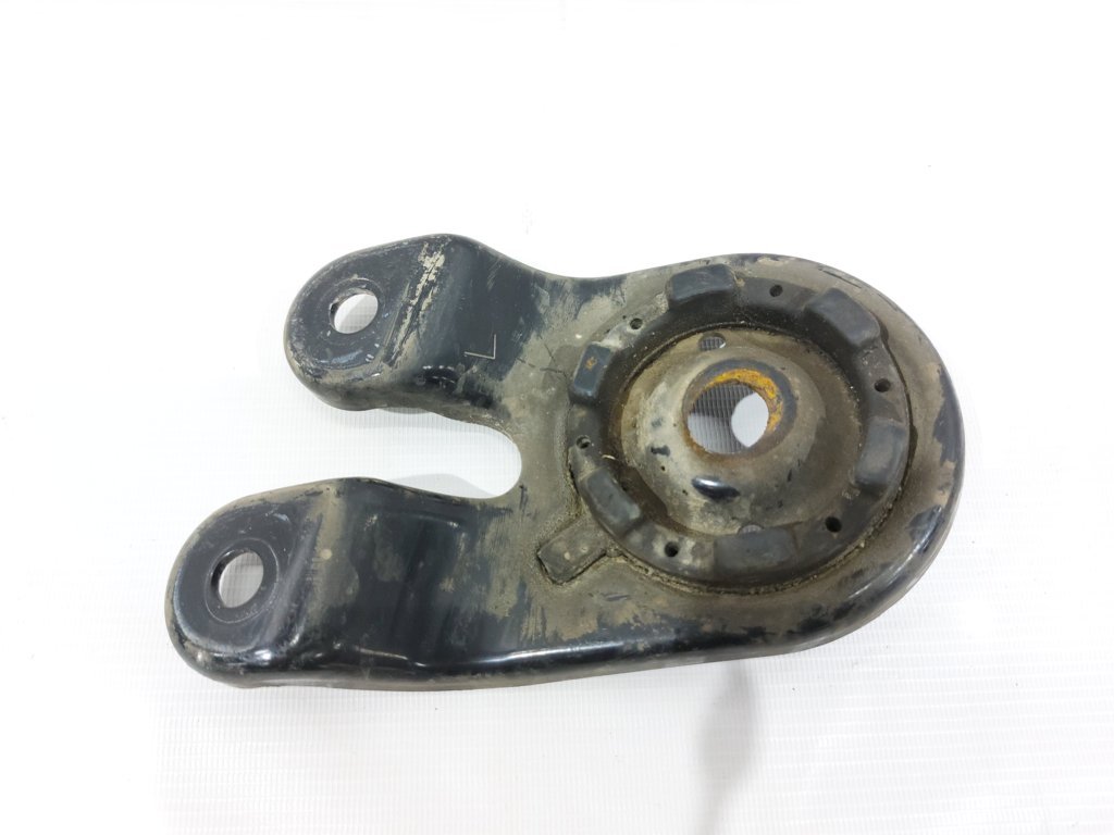 Chrysler 5151015AA Кронштейн